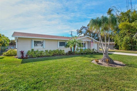 House in Sarasota, Florida 3 bedrooms, 133.22 sq.m. № 2112880 - photo 3