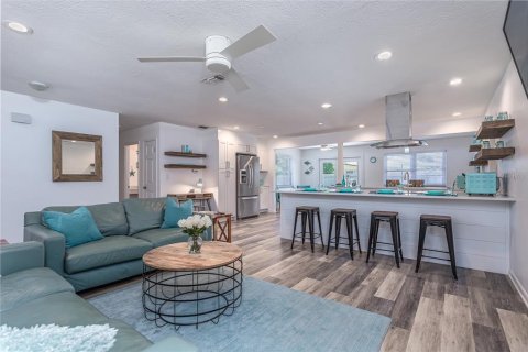 House in Sarasota, Florida 3 bedrooms, 133.22 sq.m. № 2112880 - photo 27