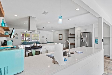 House in Sarasota, Florida 3 bedrooms, 133.22 sq.m. № 2112880 - photo 19