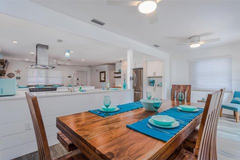 House in Sarasota, Florida 3 bedrooms, 133.22 sq.m. № 2112880 - photo 22