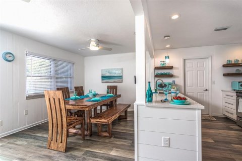 House in Sarasota, Florida 3 bedrooms, 133.22 sq.m. № 2112880 - photo 20