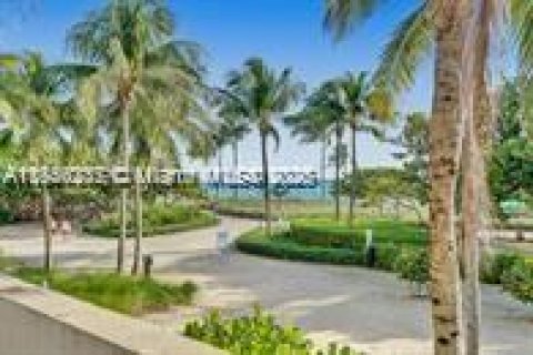 Condo in Bal Harbour, Florida, 1 bedroom  № 1878441 - photo 26