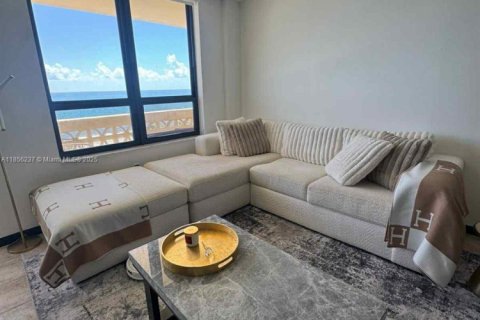 Condo in Bal Harbour, Florida, 1 bedroom  № 1878441 - photo 9