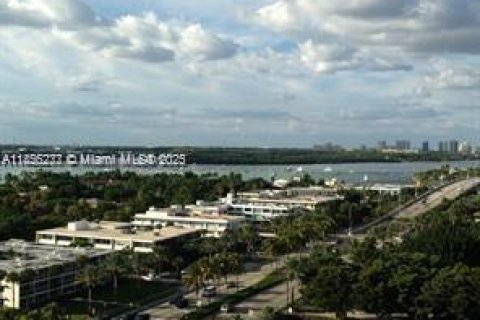 Condo in Bal Harbour, Florida, 1 bedroom  № 1878441 - photo 18