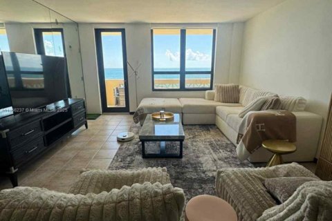 Condo in Bal Harbour, Florida, 1 bedroom  № 1878441 - photo 10