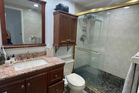 Condo in Bal Harbour, Florida, 1 bedroom  № 1878441 - photo 11