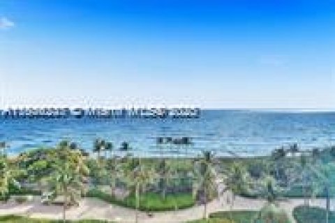 Condo in Bal Harbour, Florida, 1 bedroom  № 1878441 - photo 2