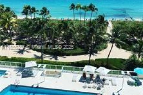 Condo in Bal Harbour, Florida, 1 bedroom  № 1878441 - photo 3