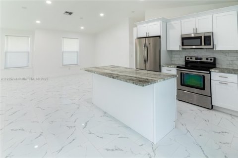 Villa ou maison à vendre à Lehigh Acres, Floride: 3 chambres, 100.8 m2 № 1971695 - photo 22