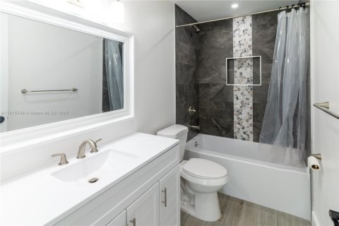 Villa ou maison à vendre à Lehigh Acres, Floride: 3 chambres, 100.8 m2 № 1971695 - photo 11