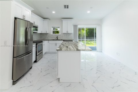 Villa ou maison à vendre à Lehigh Acres, Floride: 3 chambres, 100.8 m2 № 1971695 - photo 7