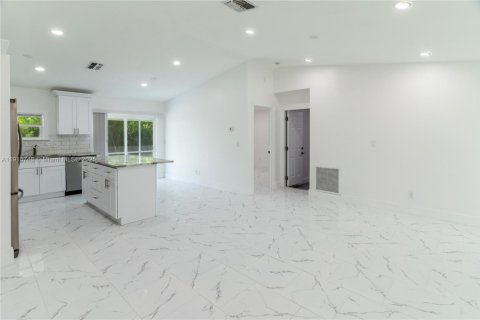 Villa ou maison à vendre à Lehigh Acres, Floride: 3 chambres, 100.8 m2 № 1971695 - photo 23