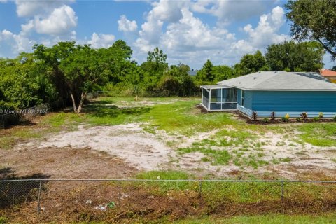 Villa ou maison à vendre à Lehigh Acres, Floride: 3 chambres, 100.8 m2 № 1971695 - photo 6