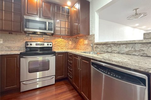 Condo in North Miami, Florida, 1 bedroom  № 2041052