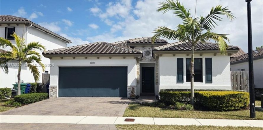 Дом в Хомстед, Флорида 4 спальни, 176.05м2 № 2040132