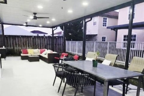 Купить виллу или дом в Хомстед, Флорида 4 спальни, 176.05м2, № 2040132 - фото 20