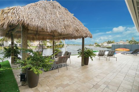 House in Doral, Florida 6 bedrooms, 365.76 sq.m. № 1889243 - photo 28