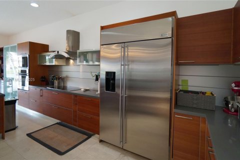 House in Doral, Florida 6 bedrooms, 365.76 sq.m. № 1889243 - photo 7