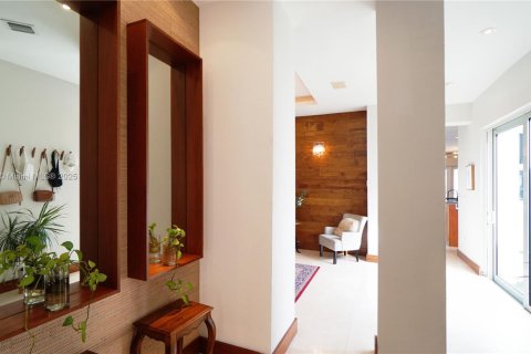 House in Doral, Florida 6 bedrooms, 365.76 sq.m. № 1889243 - photo 19