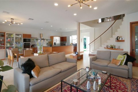 House in Doral, Florida 6 bedrooms, 365.76 sq.m. № 1889243 - photo 10