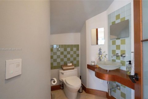 House in Doral, Florida 6 bedrooms, 365.76 sq.m. № 1889243 - photo 14