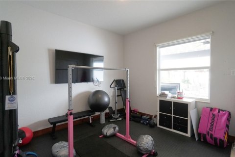 House in Doral, Florida 6 bedrooms, 365.76 sq.m. № 1889243 - photo 13