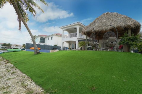 House in Doral, Florida 6 bedrooms, 365.76 sq.m. № 1889243 - photo 26