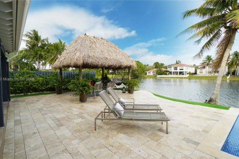 House in Doral, Florida 6 bedrooms, 365.76 sq.m. № 1889243 - photo 29