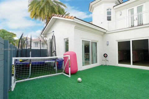 House in Doral, Florida 6 bedrooms, 365.76 sq.m. № 1889243 - photo 30