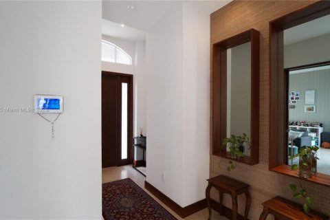 House in Doral, Florida 6 bedrooms, 365.76 sq.m. № 1889243 - photo 2