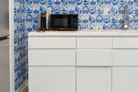 Copropriété à louer à Miami Beach, Floride: 43.29 m2 № 2382639 - photo 6