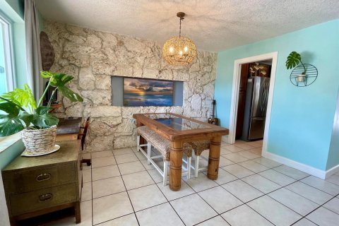 House in Tequesta, Florida 3 bedrooms, 120.4 sq.m. № 2184992 - photo 4