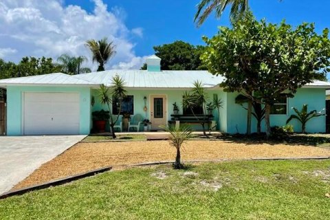 House in Tequesta, Florida 3 bedrooms, 120.4 sq.m. № 2184992