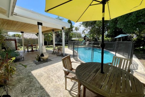 House in Tequesta, Florida 3 bedrooms, 120.4 sq.m. № 2184992 - photo 19