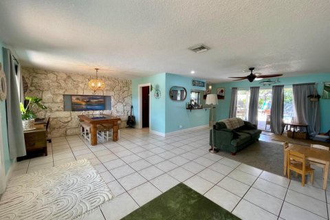 House in Tequesta, Florida 3 bedrooms, 120.4 sq.m. № 2184992 - photo 2