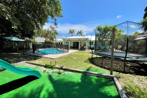House in Tequesta, Florida 3 bedrooms, 120.4 sq.m. № 2184992 - photo 22