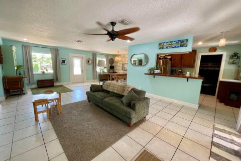 House in Tequesta, Florida 3 bedrooms, 120.4 sq.m. № 2184992 - photo 5
