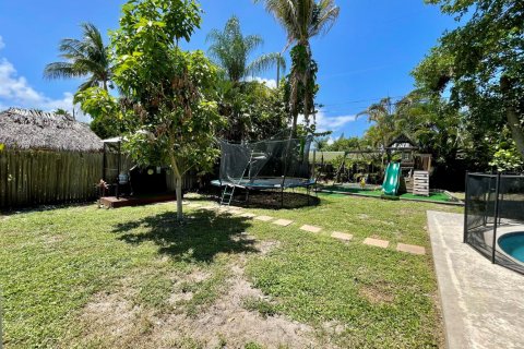 House in Tequesta, Florida 3 bedrooms, 120.4 sq.m. № 2184992 - photo 20
