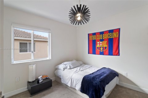 House in Doral, Florida 4 bedrooms, 175.21 sq.m. № 1972054 - photo 16