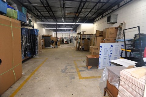 Immobilier commercial à vendre à Zephyrhills, Floride: 1105.54 m2 № 2329015 - photo 8