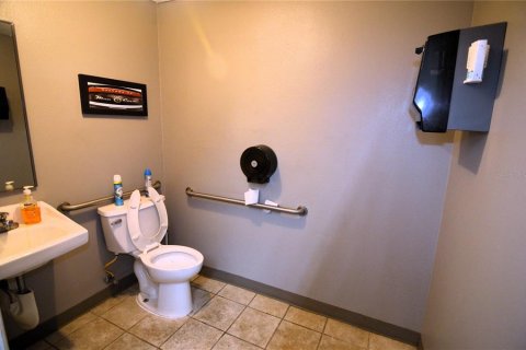 Immobilier commercial à vendre à Zephyrhills, Floride: 1105.54 m2 № 2329015 - photo 10