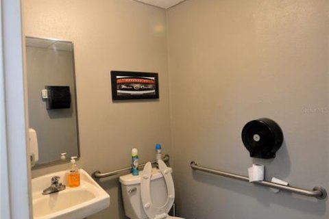 Immobilier commercial à vendre à Zephyrhills, Floride: 1105.54 m2 № 2329015 - photo 11