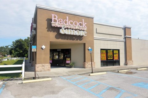 Commercial property in Zephyrhills, Florida 1105.54 sq.m. № 2329015