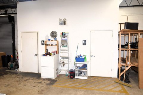 Immobilier commercial à vendre à Zephyrhills, Floride: 1105.54 m2 № 2329015 - photo 9