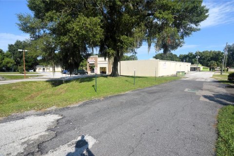 Immobilier commercial à vendre à Zephyrhills, Floride: 1105.54 m2 № 2329015 - photo 5