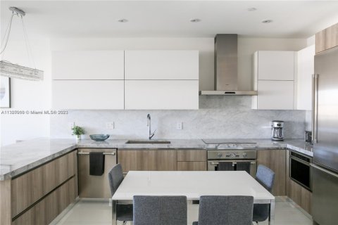 Condo in Miami Beach, Florida, 1 bedroom № 1984885 - photo 3