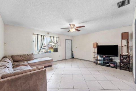 Villa ou maison à vendre à Miramar, Floride: 2 chambres, 94.76 m2 № 2192025 - photo 5