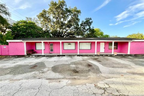 Propiedad comercial en alquiler en New Port Richey, Florida, 123.1 m2 № 1550081 - foto 1
