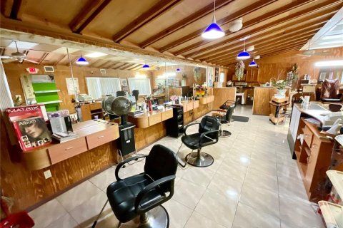 Propiedad comercial en alquiler en New Port Richey, Florida, 123.1 m2 № 1550081 - foto 3