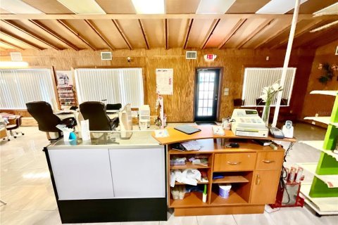 Propiedad comercial en alquiler en New Port Richey, Florida, 123.1 m2 № 1550081 - foto 19